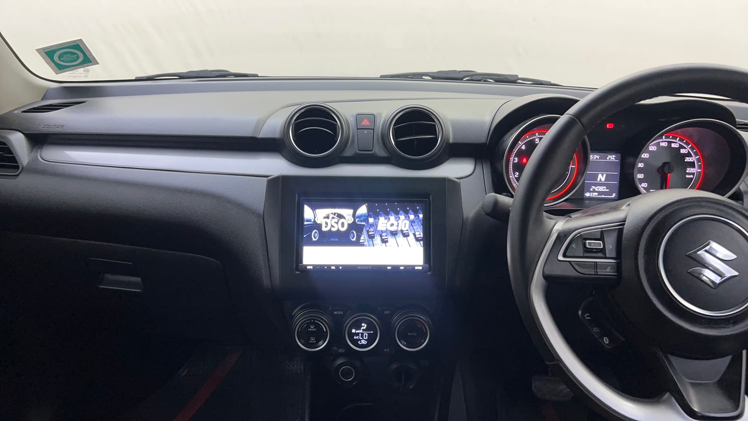 Used 2020 Maruti Suzuki Swift ZXi AMT Petrol Automatic interior MUSIC SYSTEM & AC CONTROL VIEW