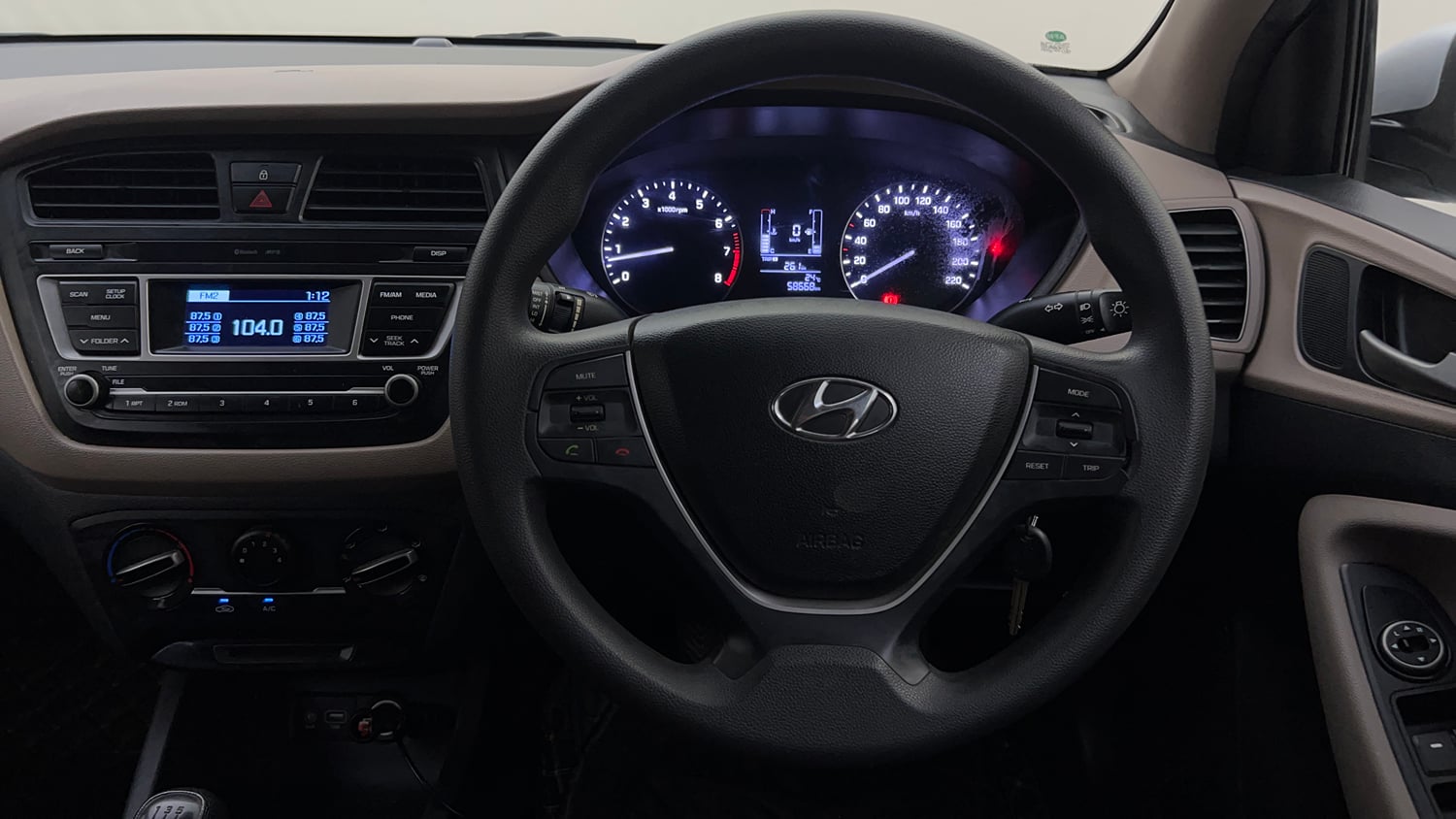 Used 2016 Hyundai Elite i20 Magna 1.2 Petrol Manual top_features Steering mounted controls