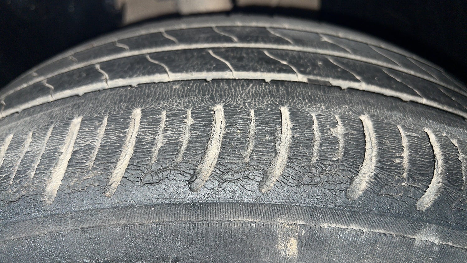 Used 2021 Tata Altroz XT Petrol Petrol Manual tyres LEFT FRONT TYRE TREAD VIEW