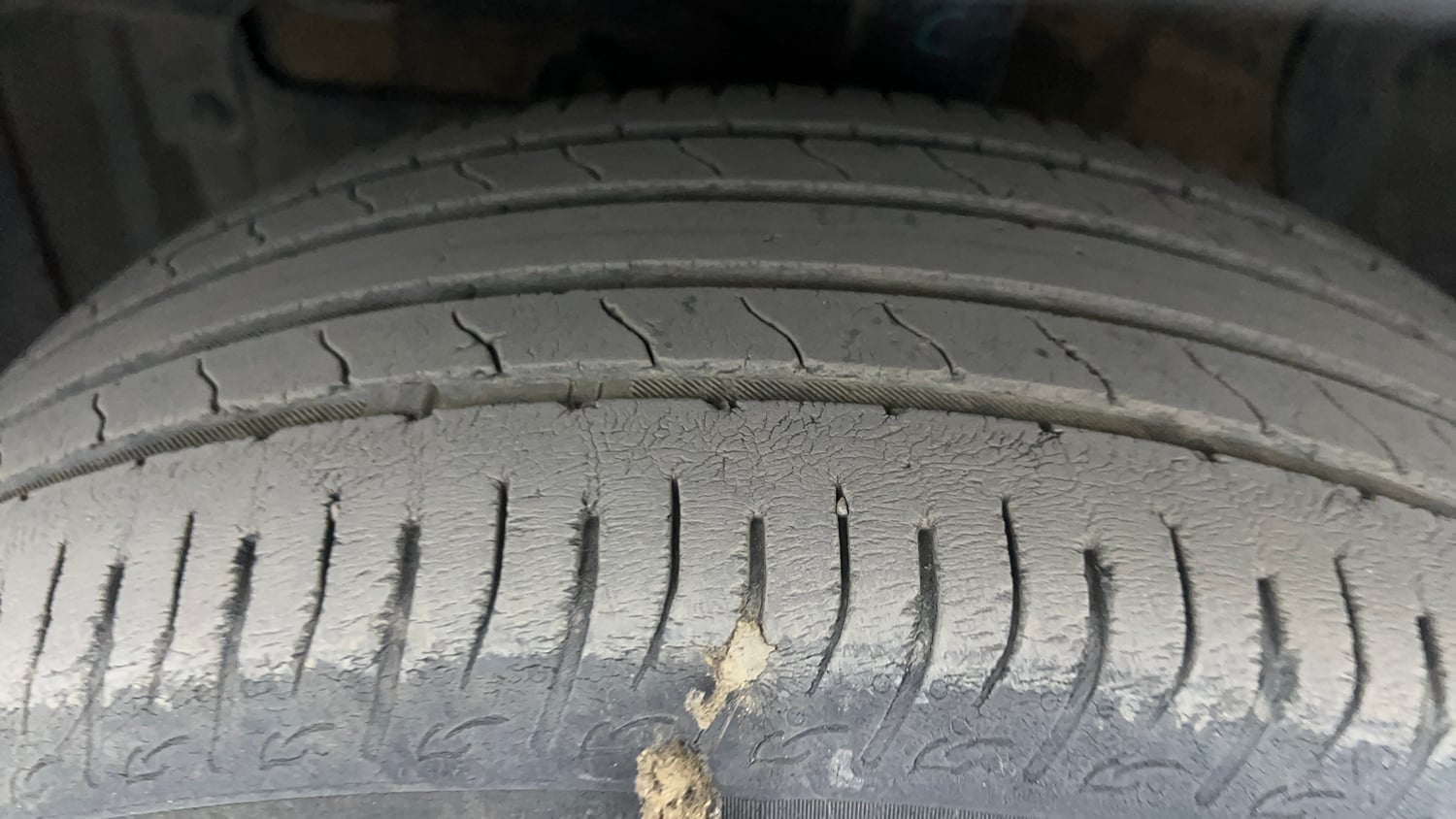 Used 2023 Maruti Suzuki Brezza Zxi Plus Dual Tone Petrol Manual tyres LEFT FRONT TYRE TREAD VIEW