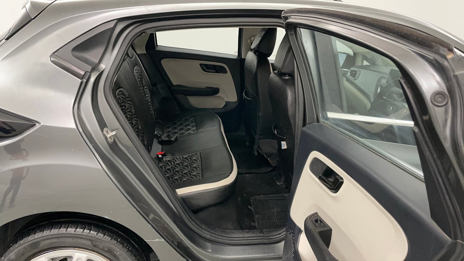 Used 2022 Tata Altroz XM Plus Petrol Petrol Manual interior RIGHT SIDE REAR DOOR CABIN VIEW