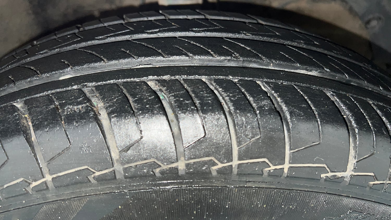Used 2022 Maruti Suzuki Swift VXi Petrol Manual tyres RIGHT FRONT TYRE TREAD VIEW