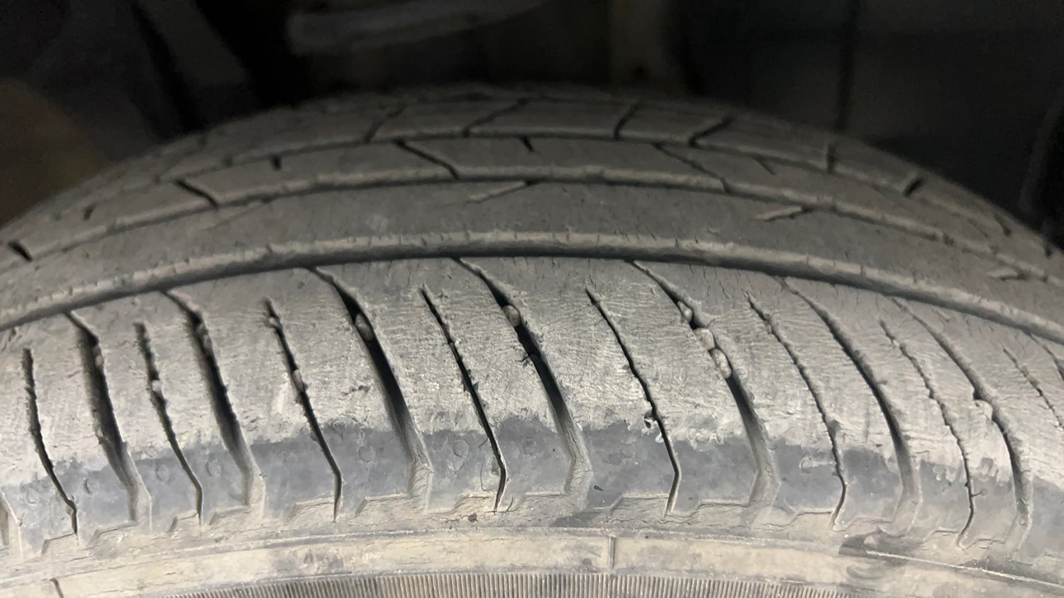Used 2023 Nissan Magnite XE Petrol Manual tyres RIGHT FRONT TYRE TREAD VIEW