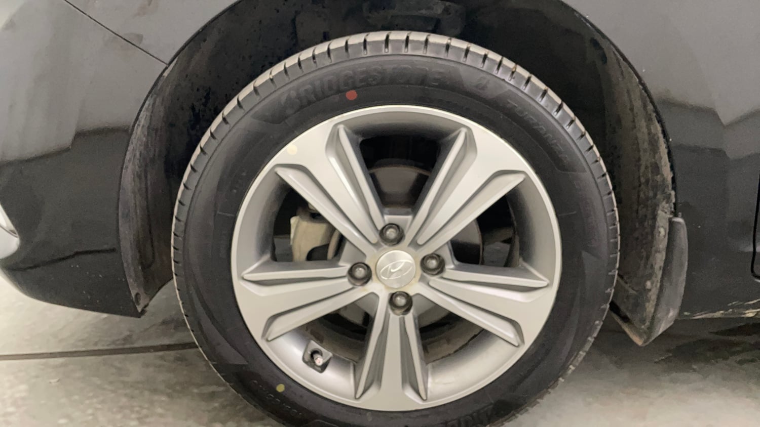 Used 2019 Hyundai Verna SX 1.6 VTVT Petrol Manual tyres LEFT FRONT TYRE RIM VIEW