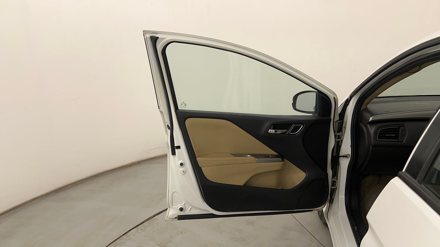 Used 2018 Honda City VX CVT Petrol Petrol Automatic interior LEFT FRONT DOOR OPEN VIEW