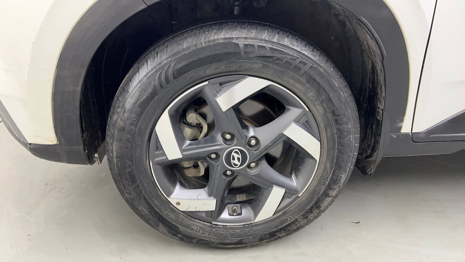 Used 2021 Hyundai Venue SX Plus 1.0 Turbo DCT Petrol Automatic tyres LEFT FRONT TYRE RIM VIEW