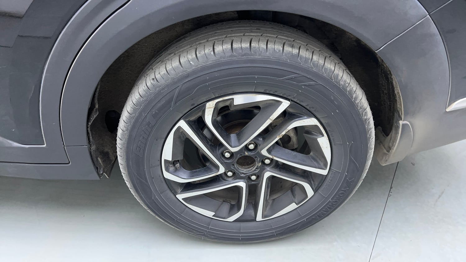 Used 2023 Kia Carens Prestige Plus 1.5 Diesel MT 7 STR Diesel Manual tyres LEFT REAR TYRE RIM VIEW