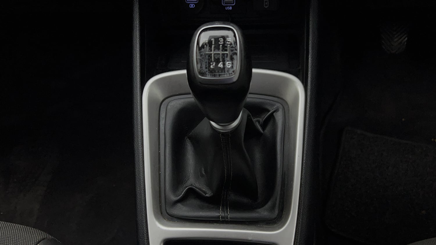 Used 2019 hyundai Venue SX 1.0 (O) Turbo Petrol Petrol Manual interior GEAR  KNOB VIEW