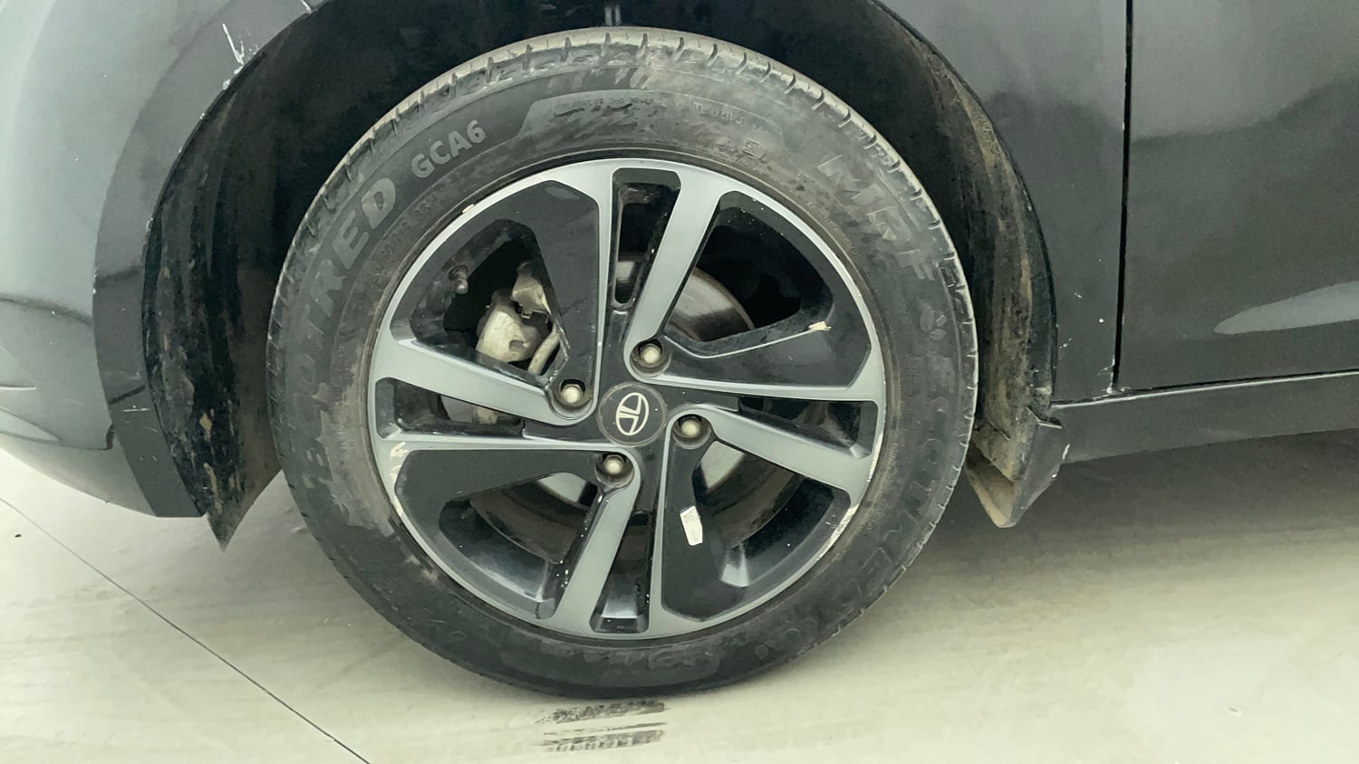 Used 2024 Tata Altroz XZA Plus (S) Dark Edition Petrol Automatic tyres LEFT FRONT TYRE RIM VIEW