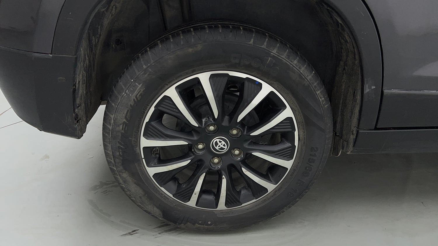 Used 2022 Toyota Urban Cruiser Premium Grade AT Petrol Automatic tyres RIGHT REAR TYRE RIM VIEW