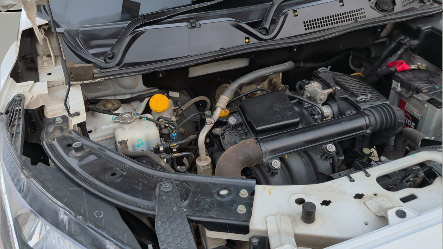 Used 2023 Nissan Magnite XL Petrol Manual engine ENGINE RIGHT SIDE VIEW