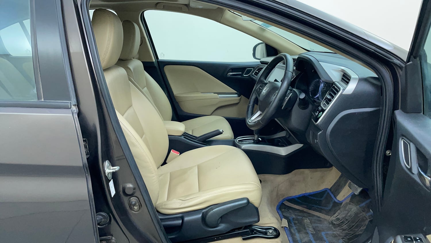 Used 2018 Honda City ZX CVT Petrol Petrol Automatic interior RIGHT SIDE FRONT DOOR CABIN VIEW
