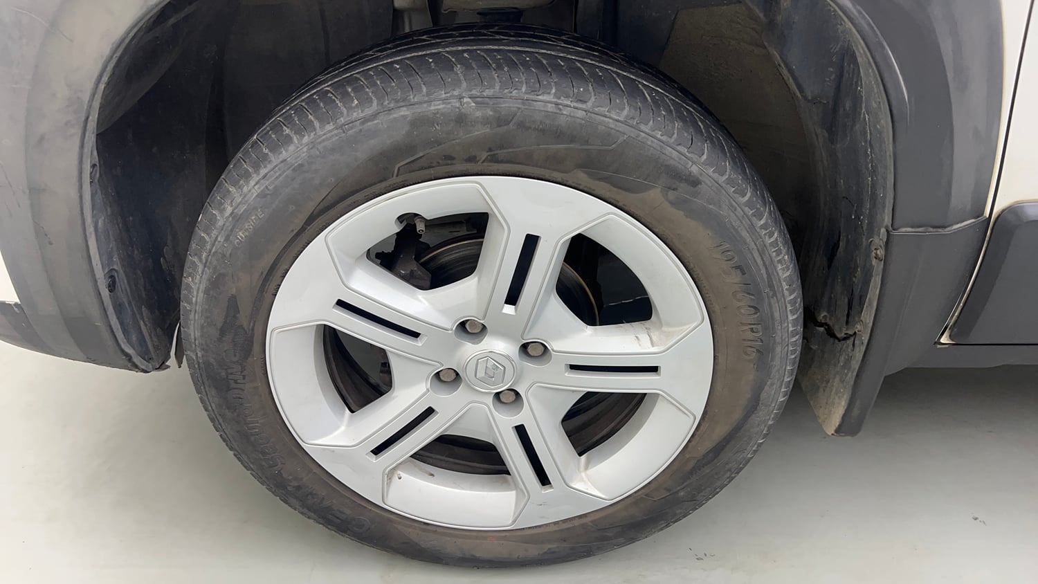 Used 2022 Renault Kiger RXT MT Petrol Manual tyres LEFT FRONT TYRE RIM VIEW