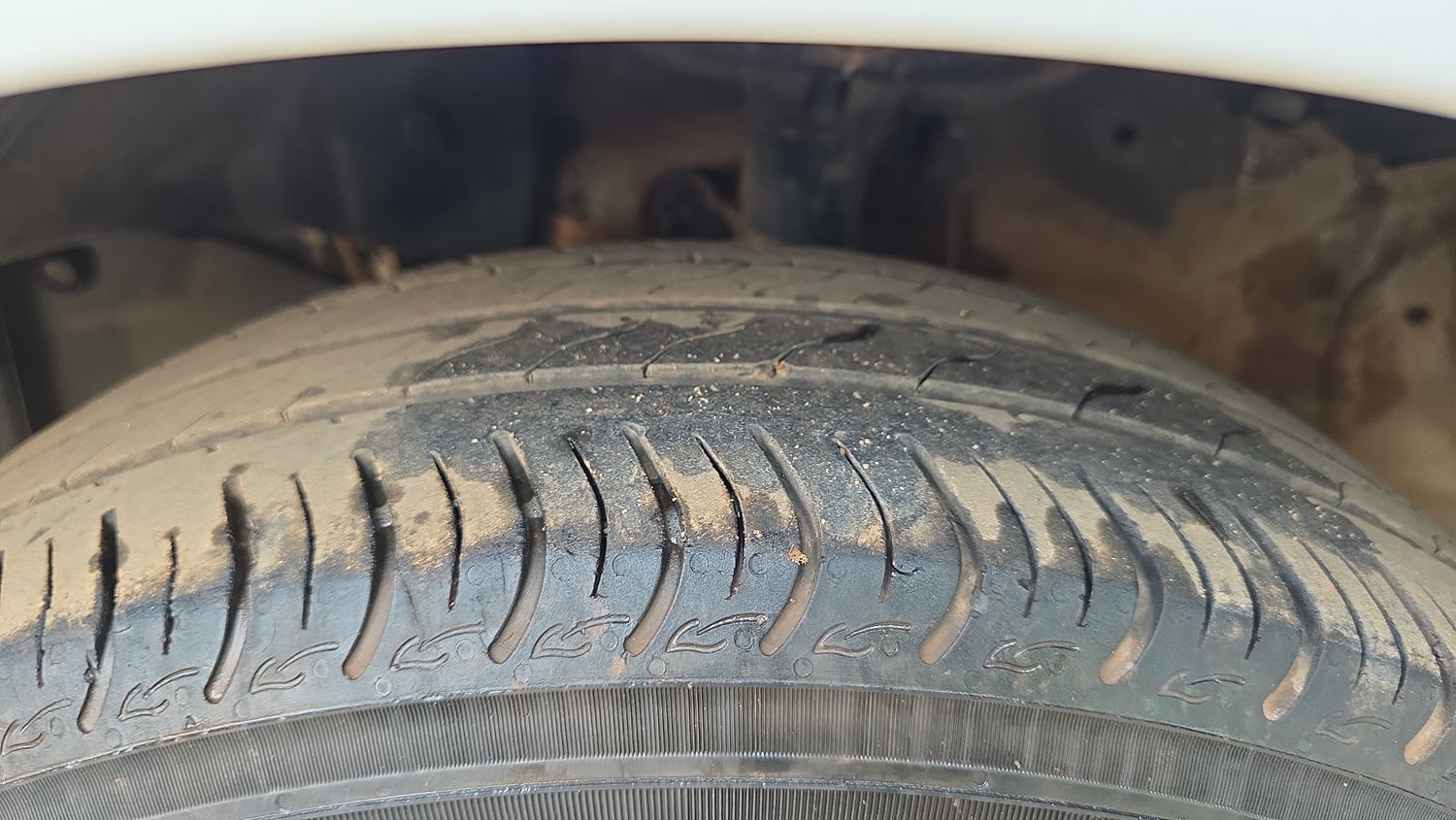Used 2019 Honda Amaze 1.2 V CVT Petrol Petrol Automatic tyres LEFT FRONT TYRE TREAD VIEW