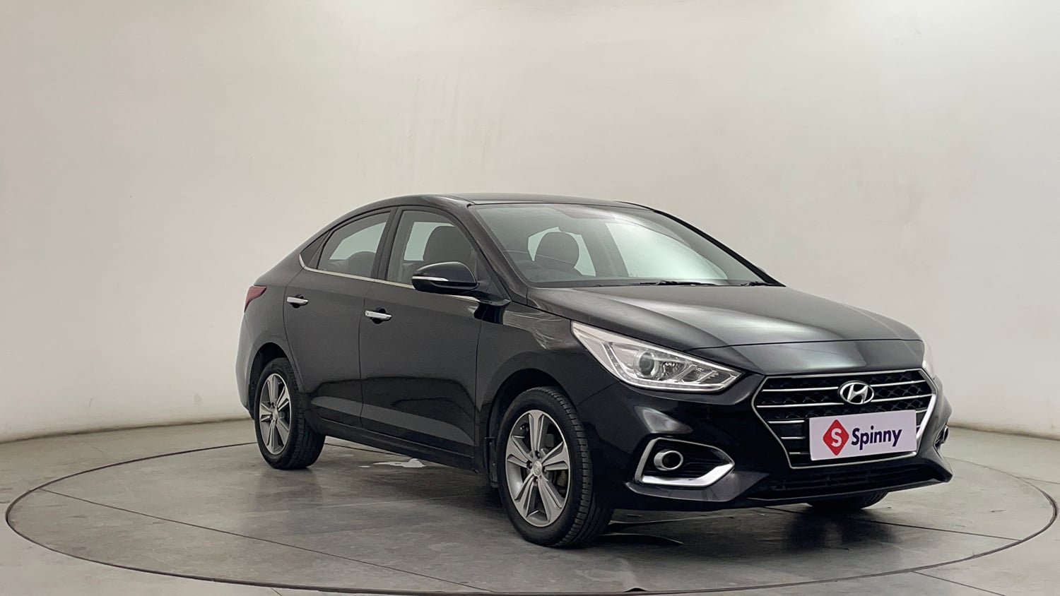 Used 2019 Hyundai Verna SX 1.6 VTVT Petrol Manual exterior RIGHT FRONT CORNER VIEW