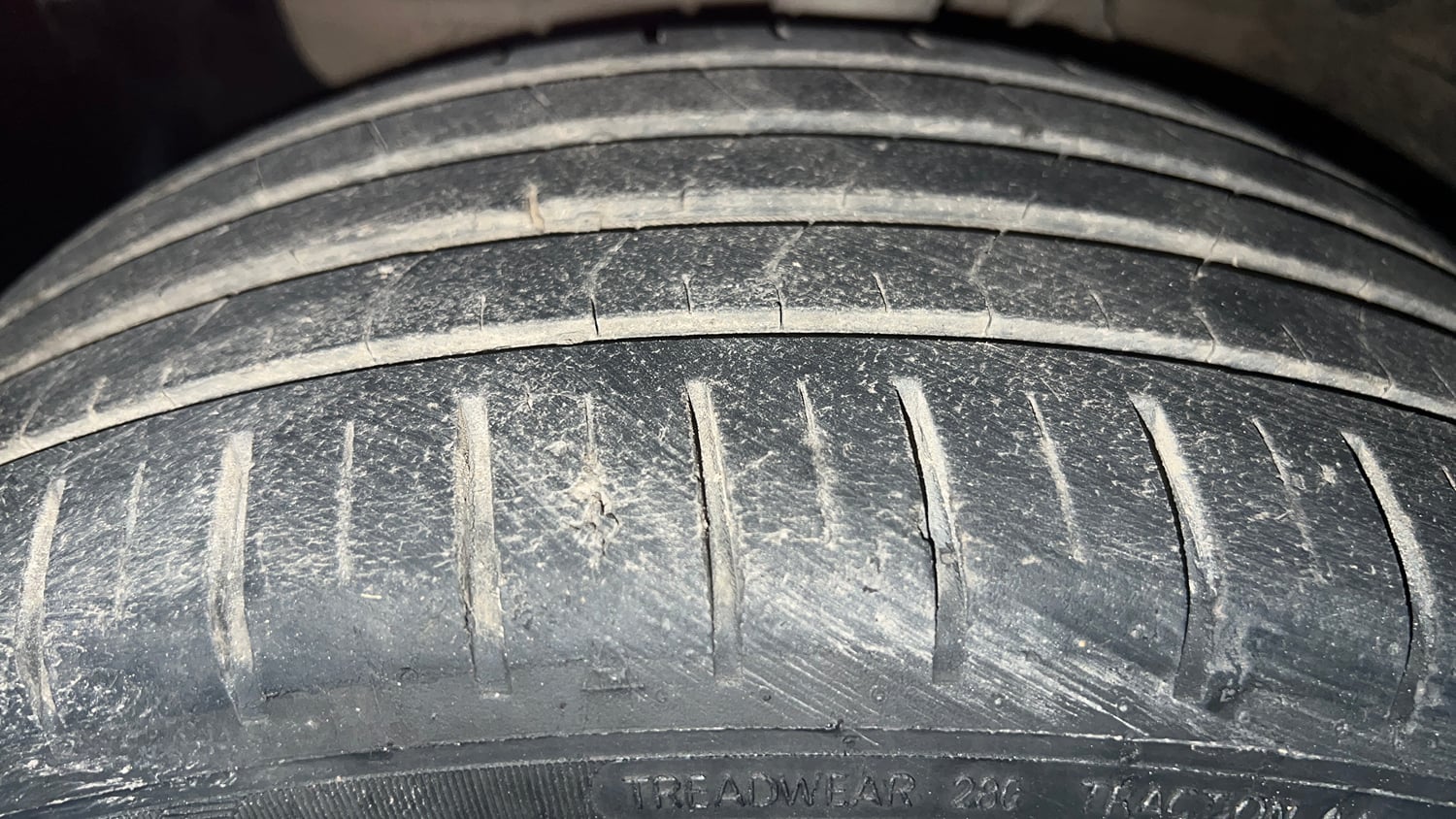 Used 2015 Hyundai Elite i20 Asta 1.2 Petrol Manual tyres LEFT FRONT TYRE TREAD VIEW