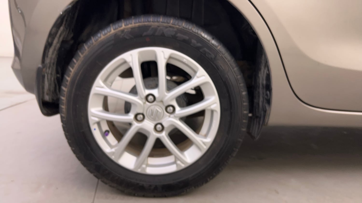 Used 2018 Maruti Suzuki Swift ZXi AMT Petrol Automatic tyres RIGHT REAR TYRE RIM VIEW