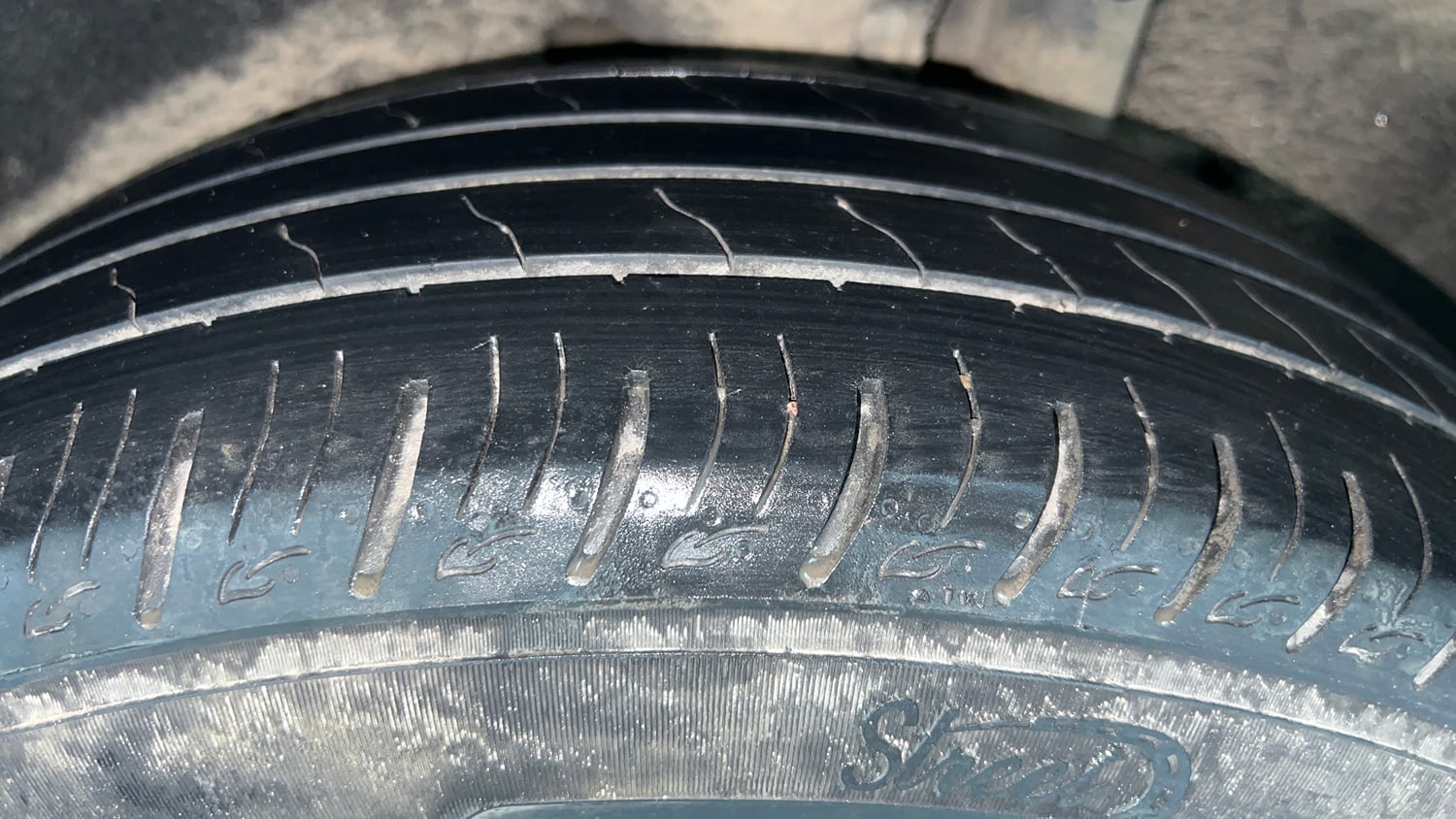 Used 2017 Maruti Suzuki Vitara Brezza VDi (O) Diesel Manual tyres LEFT REAR TYRE TREAD VIEW