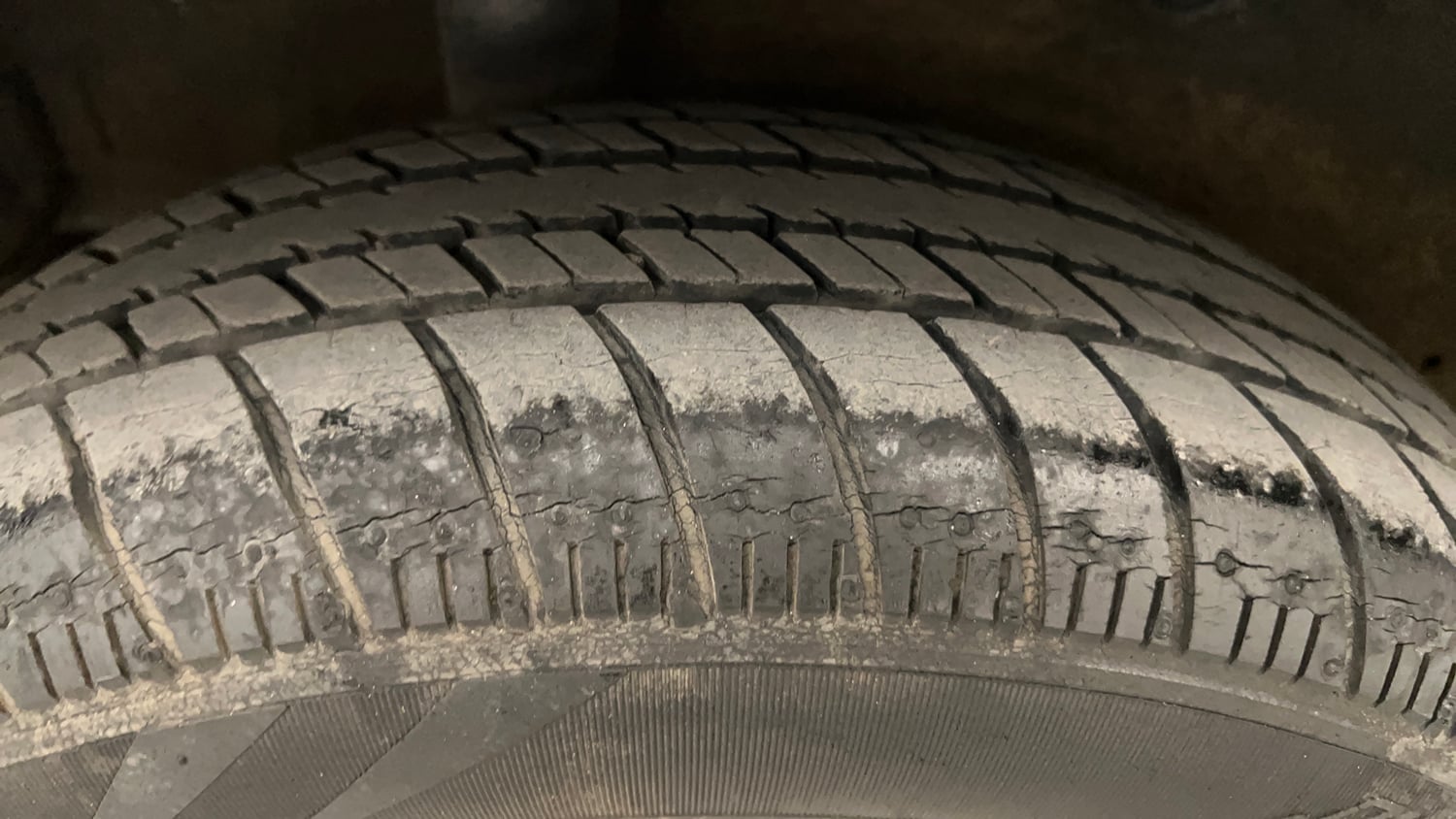 Used 2015 Maruti Suzuki Celerio VXi AMT Petrol Automatic tyres RIGHT REAR TYRE TREAD VIEW