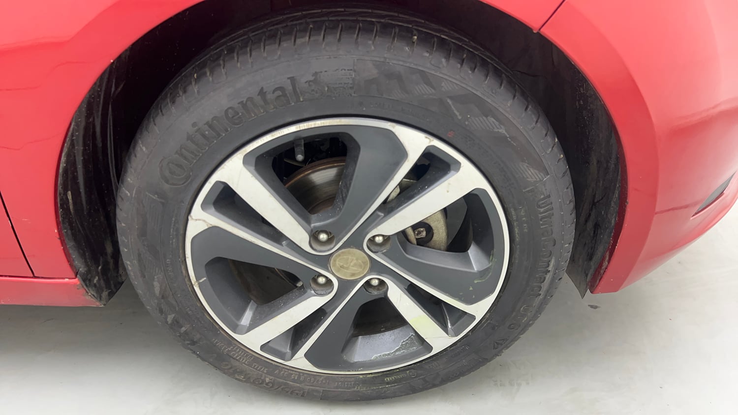 Used 2021 Tata Altroz XZ Diesel Diesel Manual tyres RIGHT FRONT TYRE RIM VIEW