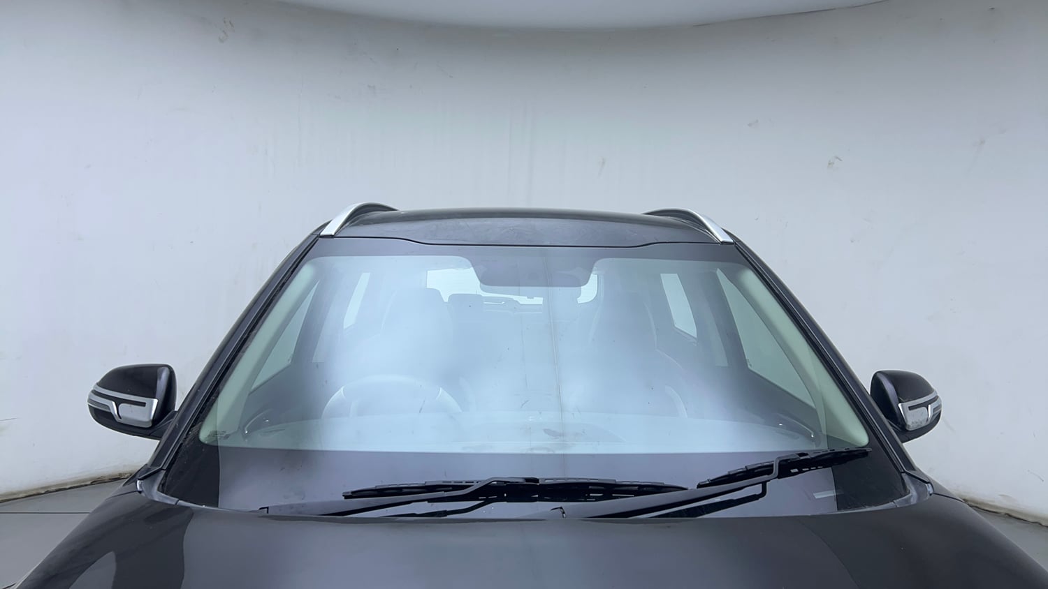 Used 2023 Kia Carens Prestige Plus 1.5 Diesel MT 7 STR Diesel Manual exterior FRONT WINDSHIELD VIEW