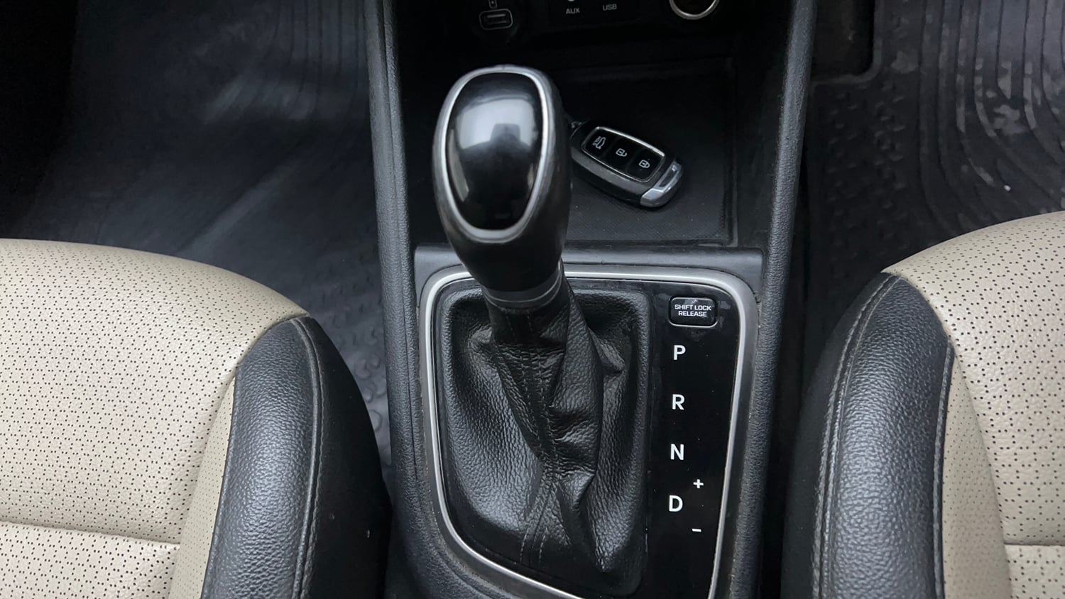 Used 2018 Hyundai Verna SX (O) 1.6 VTVT AT Petrol Automatic interior GEAR  KNOB VIEW
