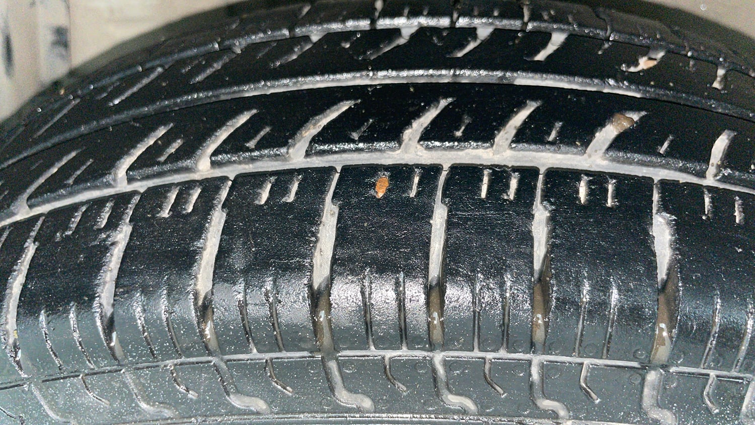 Used 2013 Maruti Suzuki Swift Dzire VXI Petrol Manual tyres LEFT FRONT TYRE TREAD VIEW