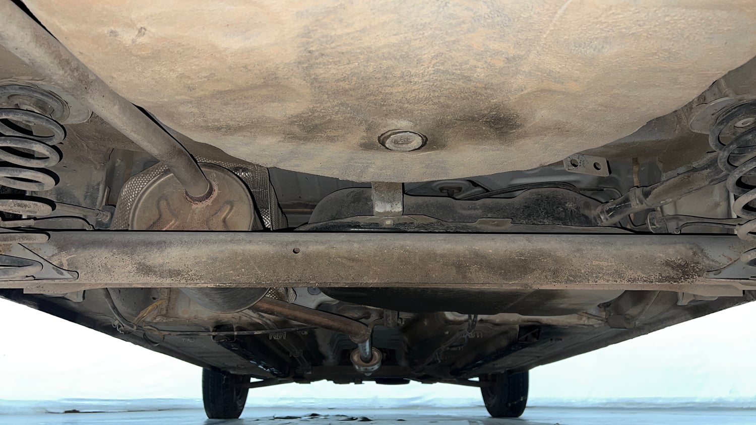 Used 2020 Renault Kwid RXT Opt Petrol Manual extra REAR UNDERBODY VIEW (TAKEN FROM REAR)