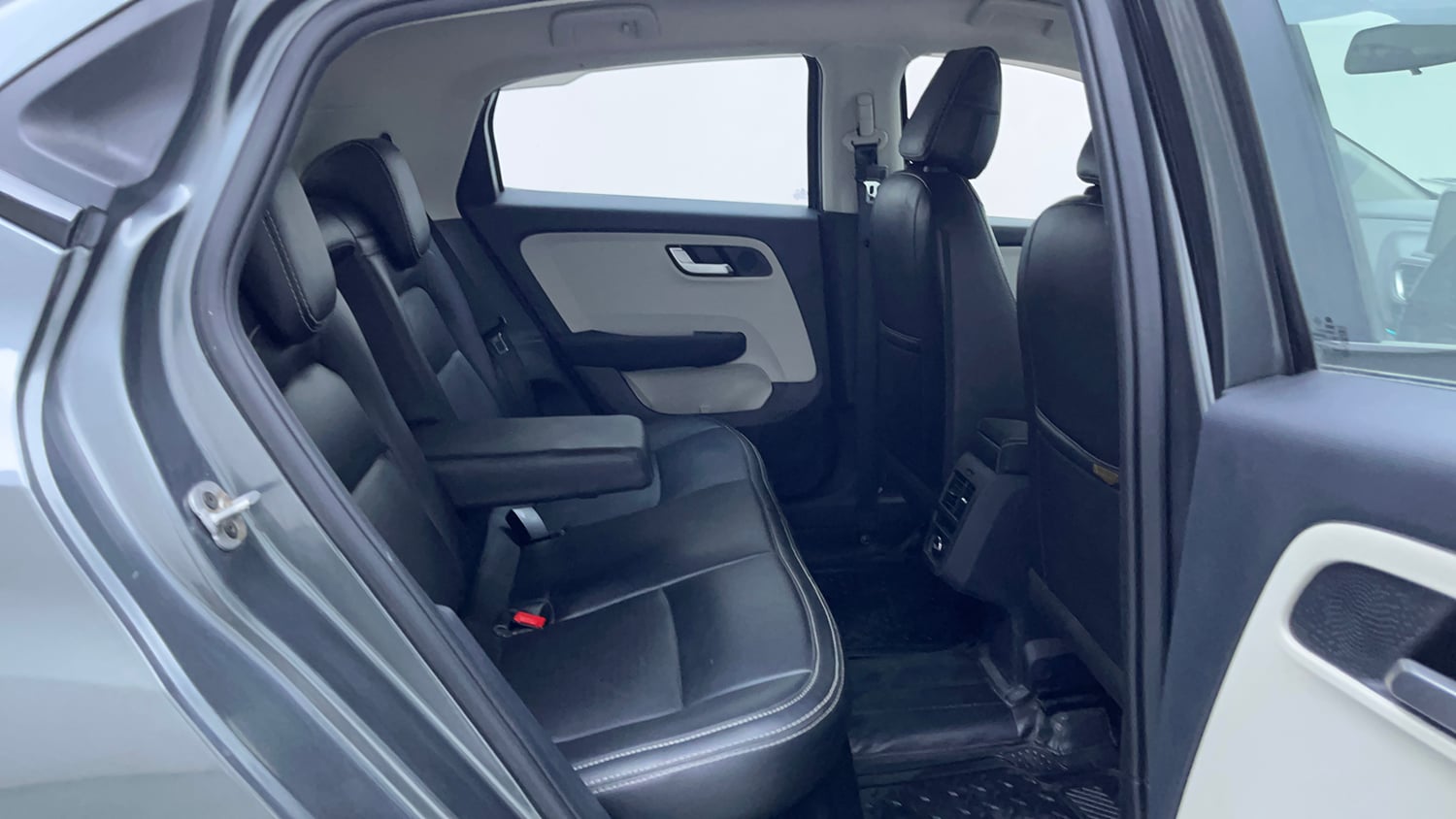 Used 2023 Tata Altroz XZ Petrol Petrol Manual interior RIGHT SIDE REAR DOOR CABIN VIEW