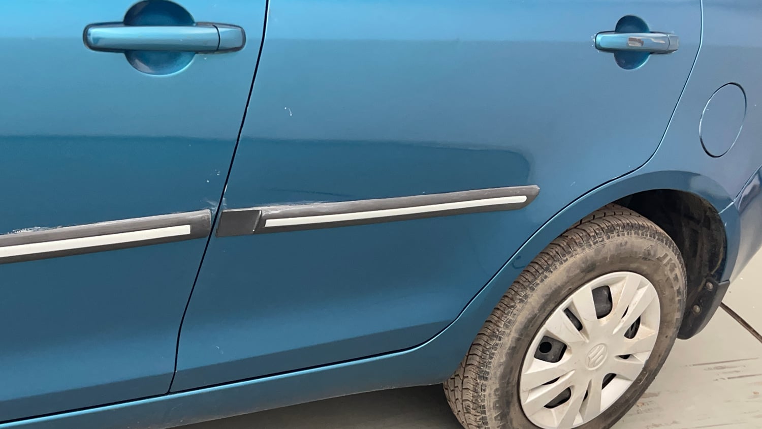Used 2013 Maruti Suzuki Swift Dzire VXI Petrol Manual dents MINOR DENT