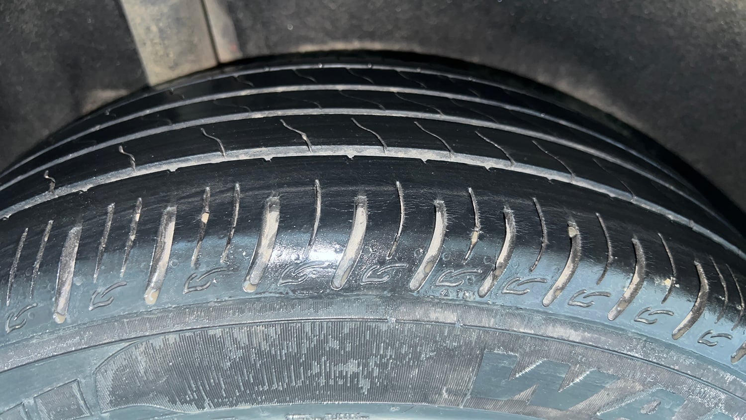 Used 2017 Maruti Suzuki Vitara Brezza VDi (O) Diesel Manual tyres RIGHT REAR TYRE TREAD VIEW