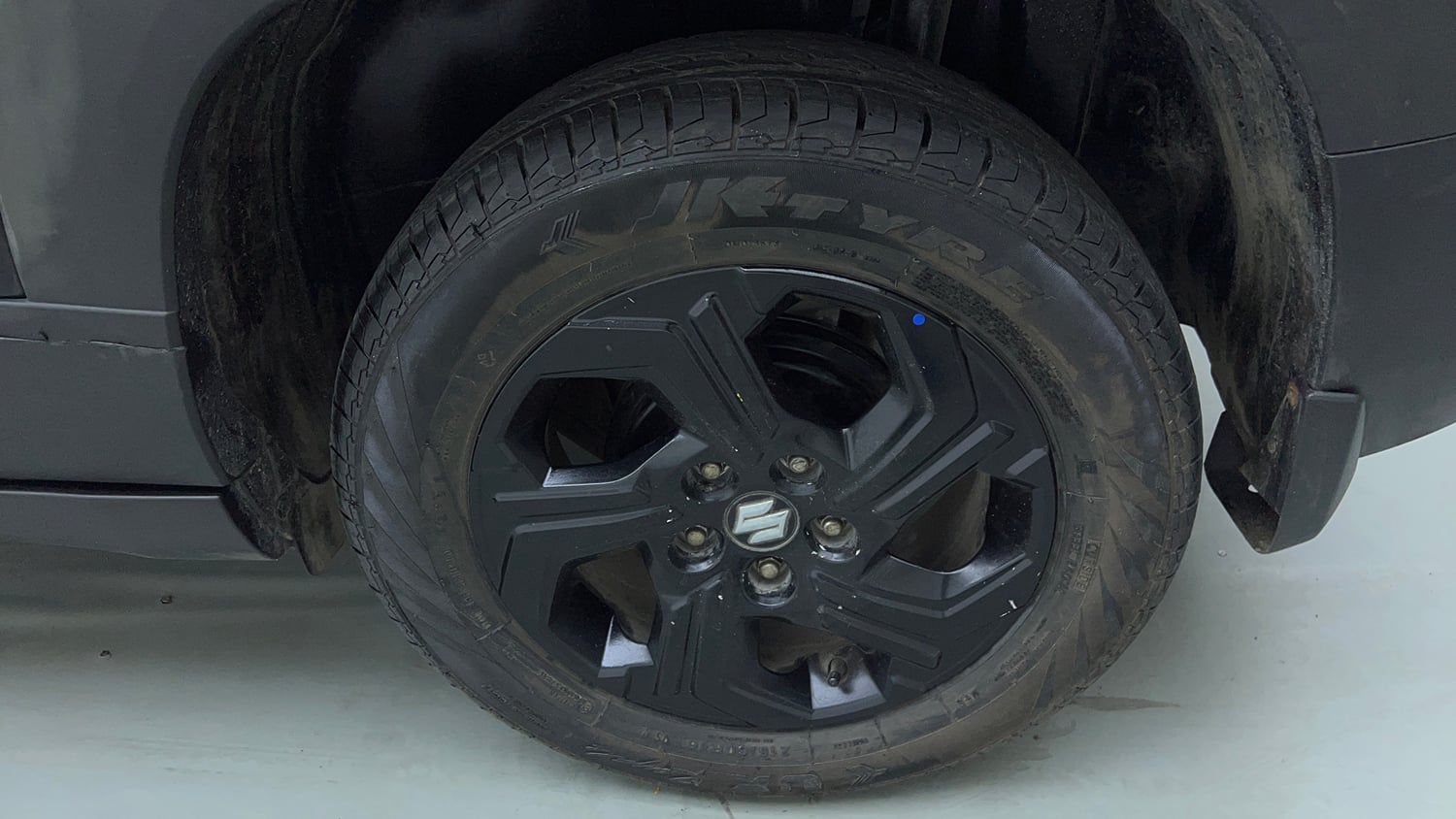 Used 2023 Maruti Suzuki Brezza ZXi AT Petrol Automatic tyres LEFT REAR TYRE RIM VIEW