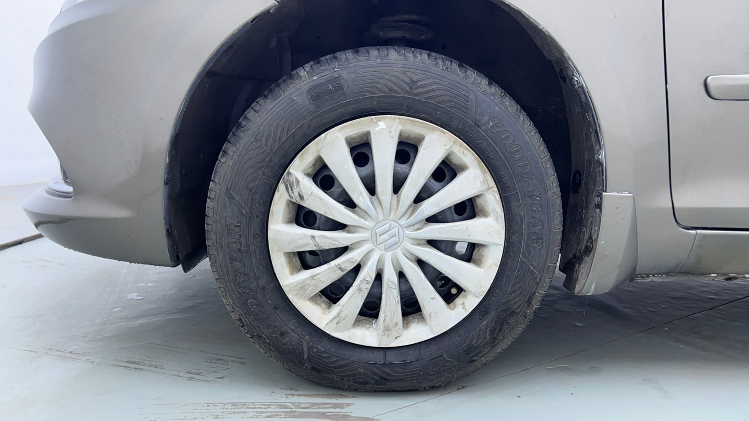 Used 2015 Maruti Suzuki Swift Dzire VXI Petrol Manual tyres LEFT FRONT TYRE RIM VIEW