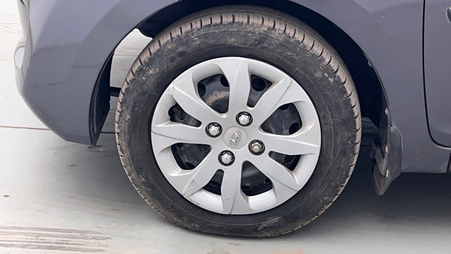 Used 2016 Hyundai Eon Magna + Petrol Manual tyres LEFT FRONT TYRE RIM VIEW