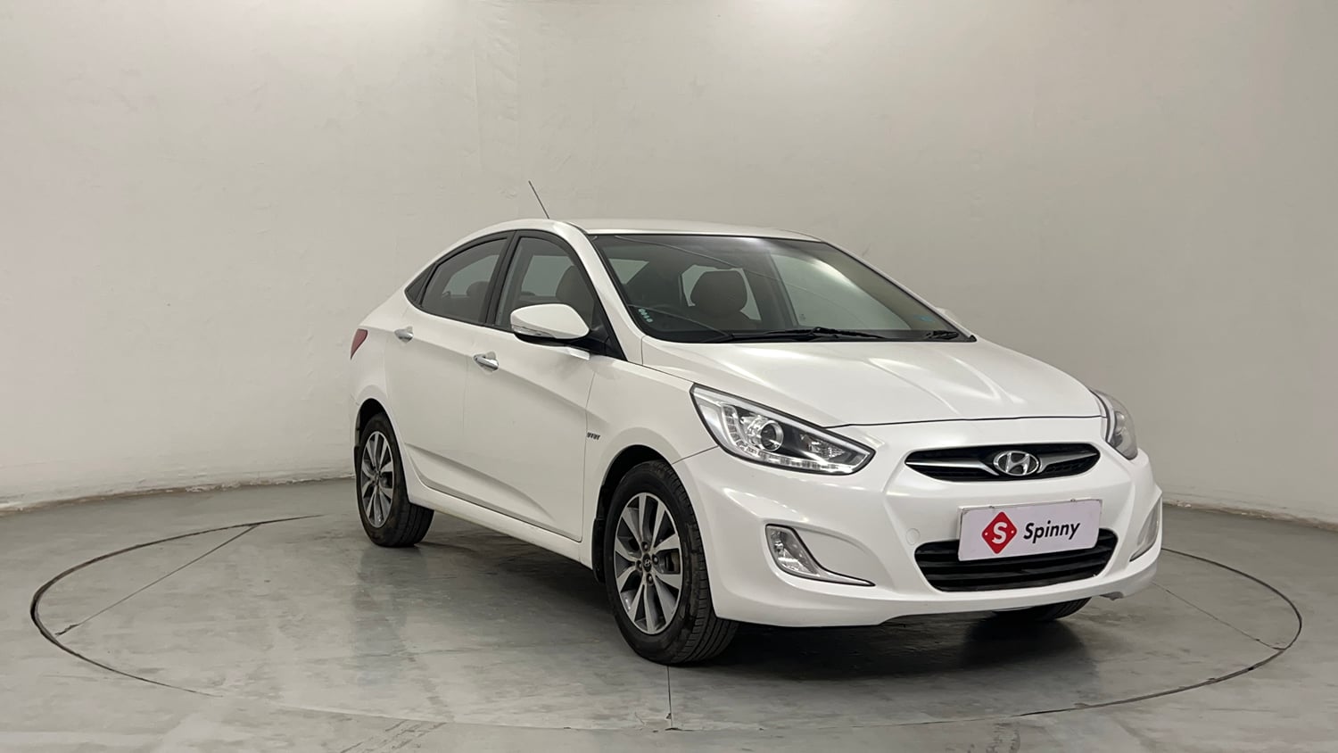 Used 2014 Hyundai Verna Fluidic 1.6 VTVT SX Petrol Manual exterior RIGHT FRONT CORNER VIEW
