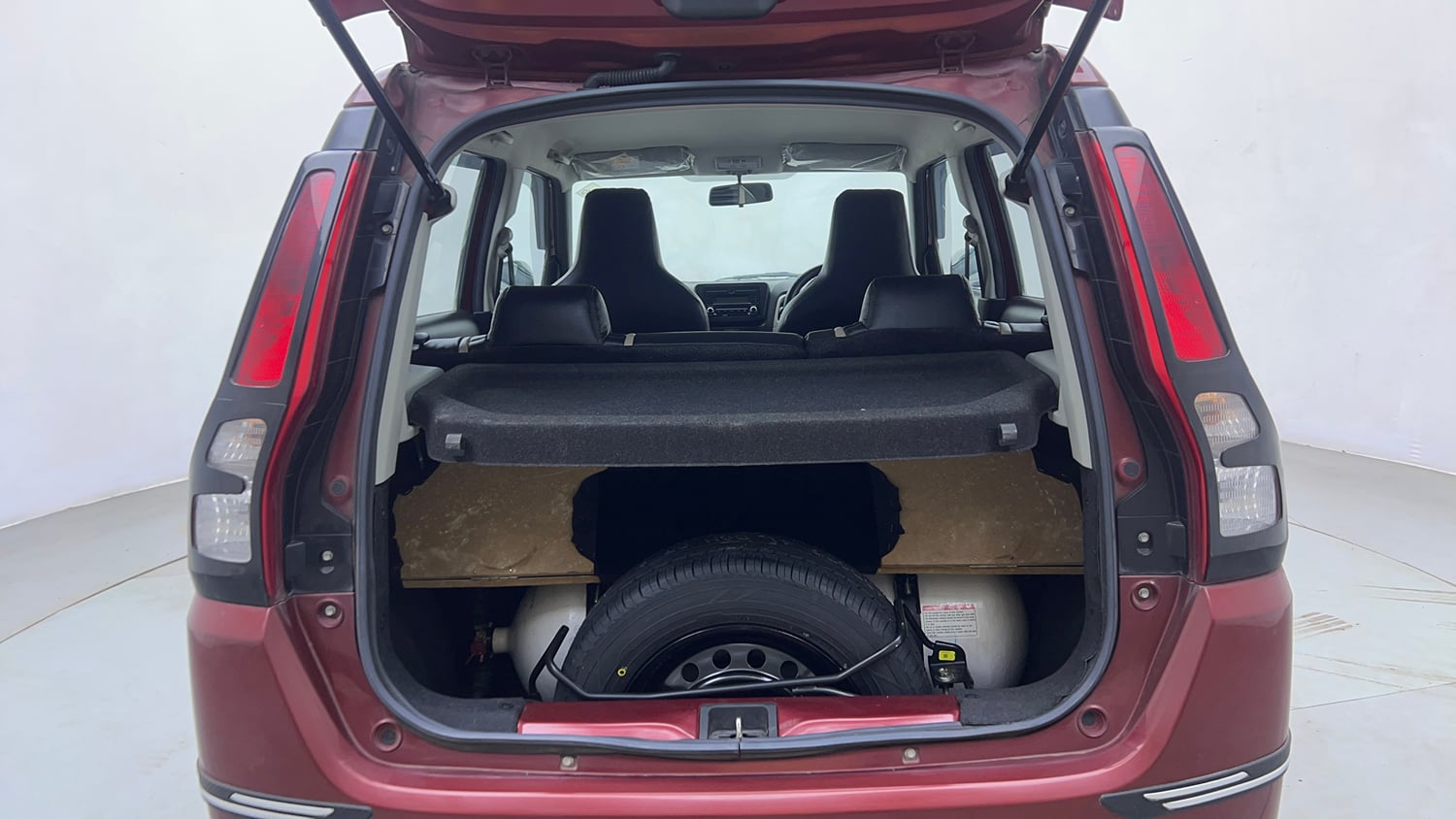 Used 2023 Maruti Suzuki Wagon R VXI 1.0 CNG Cng Manual interior DICKY INSIDE VIEW