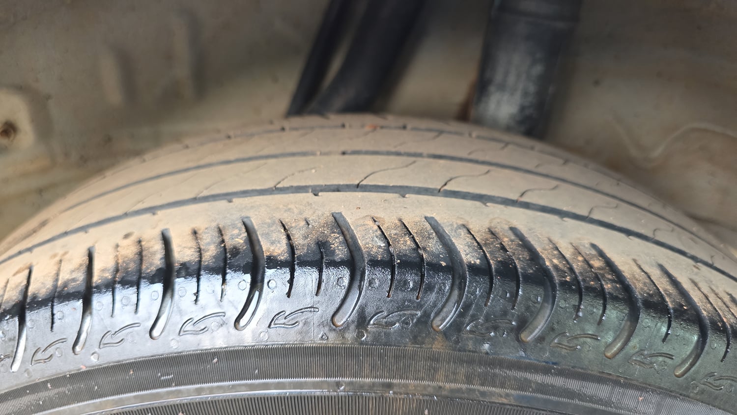 Used 2019 Honda Amaze 1.2 V CVT Petrol Petrol Automatic tyres LEFT REAR TYRE TREAD VIEW