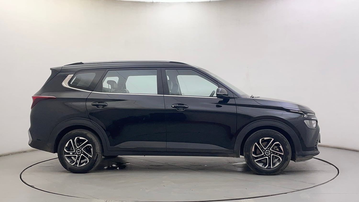 Used 2023 Kia Carens Prestige Plus 1.5 Diesel iMT 7 STR Diesel Manual exterior RIGHT SIDE VIEW