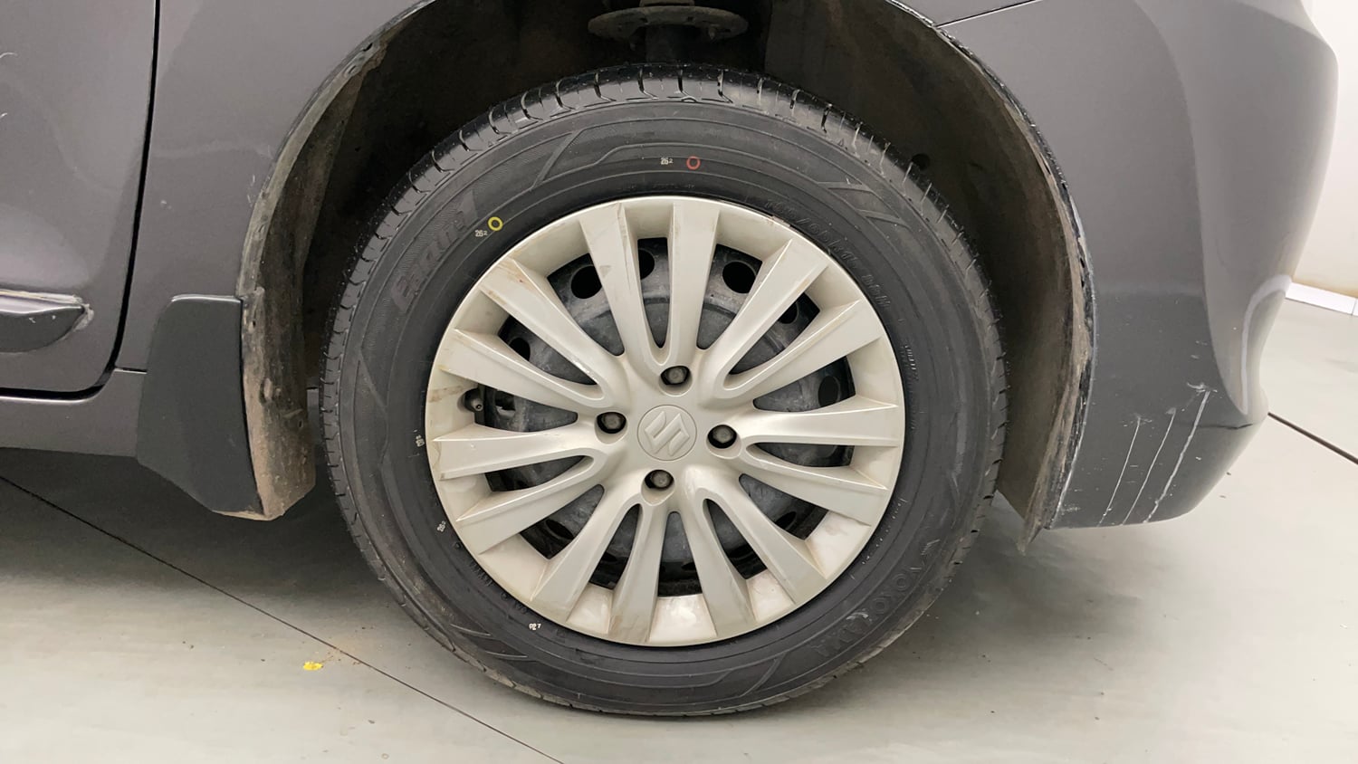 Used 2016 Maruti Suzuki Baleno Delta 1.2 Petrol Manual tyres RIGHT FRONT TYRE RIM VIEW
