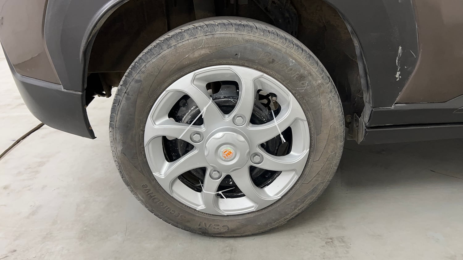 Used 2023 Nissan Magnite XE Petrol Manual tyres RIGHT REAR TYRE RIM VIEW
