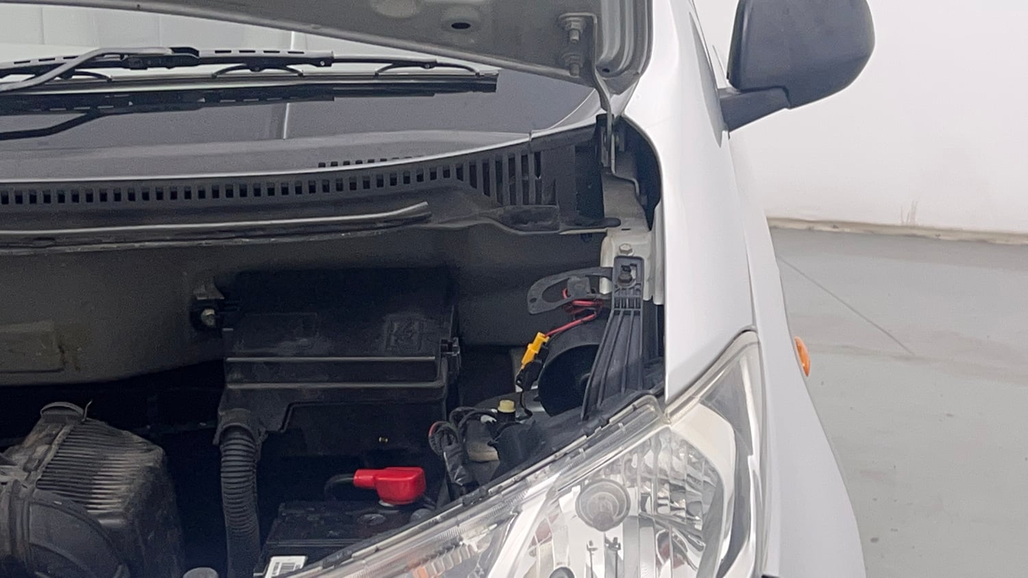 Used 2016 Datsun Redi-GO S Petrol Manual engine ENGINE LEFT SIDE HINGE & APRON VIEW