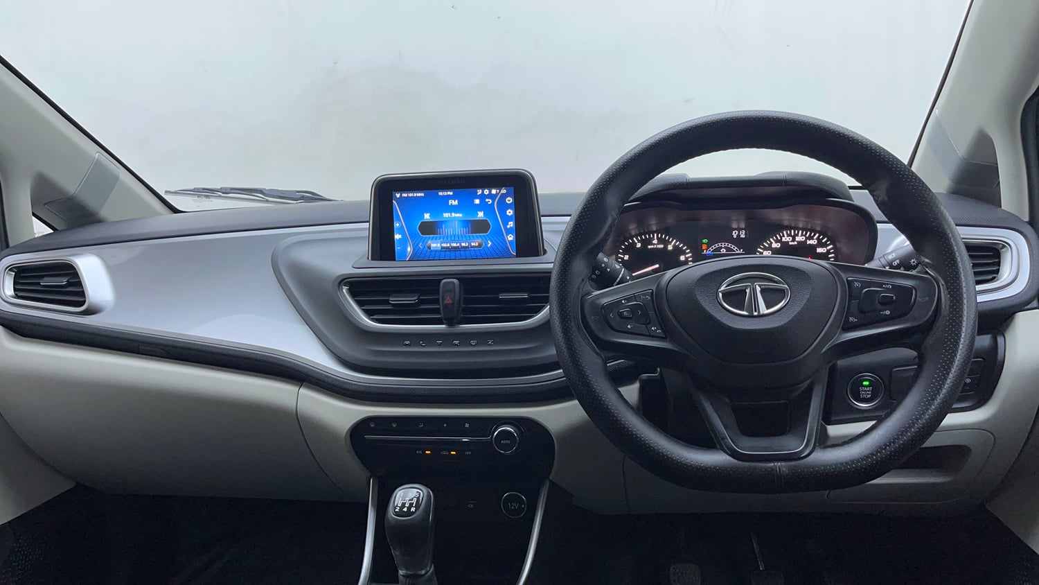 Used 2023 Tata Altroz XZ Petrol Petrol Manual interior DASHBOARD VIEW