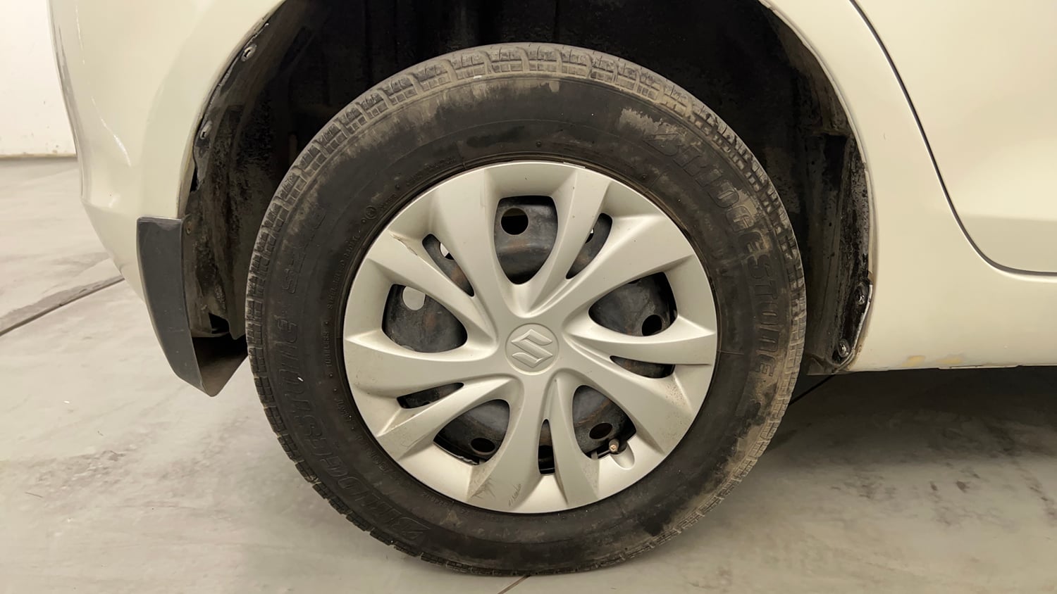 Used 2017 Maruti Suzuki Swift VXi Petrol Manual tyres RIGHT REAR TYRE RIM VIEW