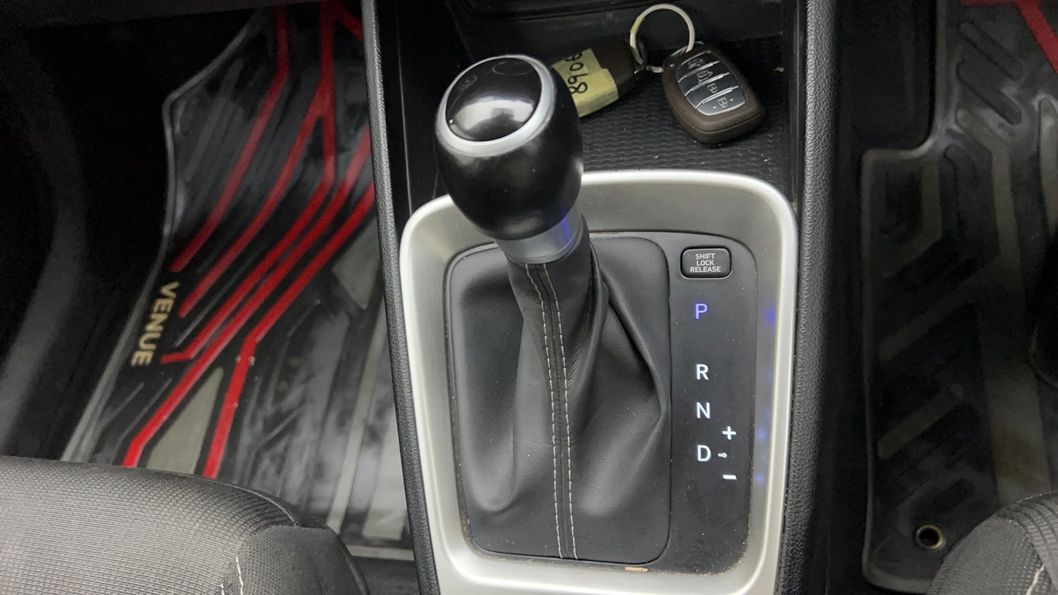 Used 2021 Hyundai Venue SX Plus 1.0 Turbo DCT Petrol Automatic interior GEAR  KNOB VIEW
