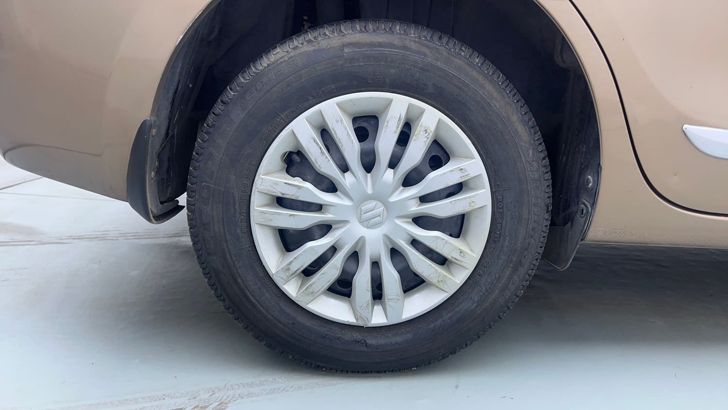 Used 2018 Maruti Suzuki Dzire VXi Petrol Manual tyres RIGHT REAR TYRE RIM VIEW