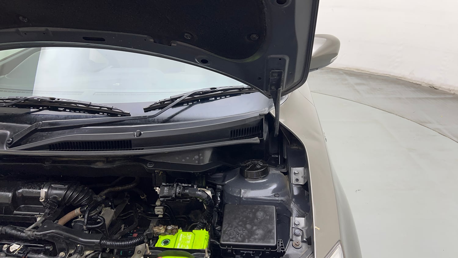Used 2018 Maruti Suzuki Dzire VXi AMT Petrol Automatic engine ENGINE LEFT SIDE HINGE & APRON VIEW