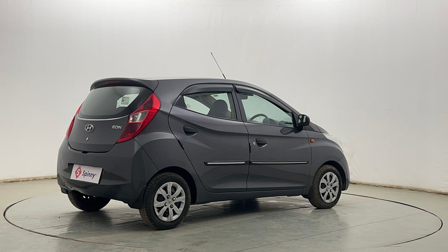 Used 2016 Hyundai Eon Magna + Petrol Manual exterior RIGHT REAR CORNER VIEW