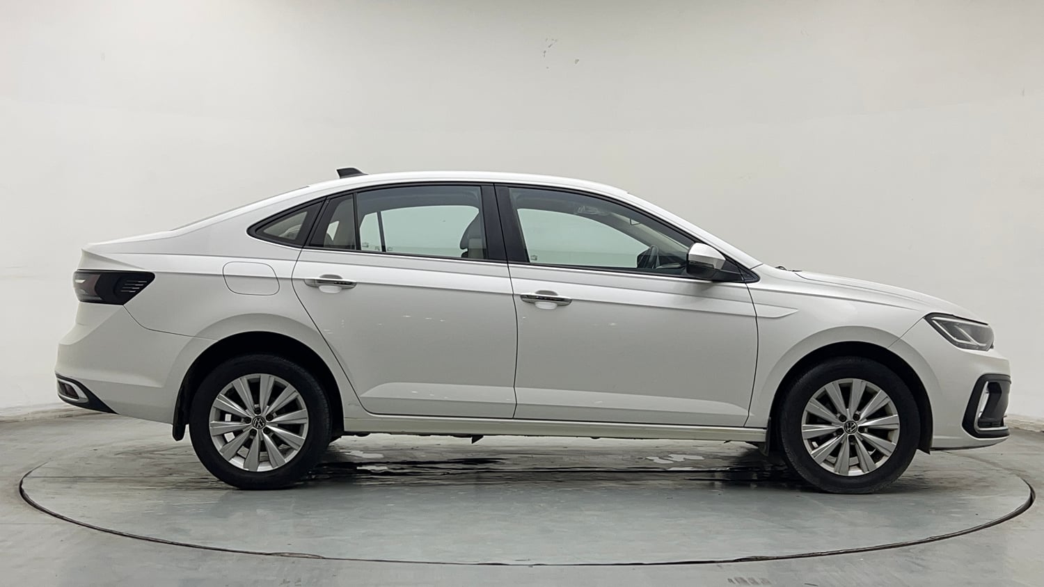 Used 2022 Volkswagen Virtus Highline 1.0 TSI AT Petrol Automatic exterior RIGHT SIDE VIEW
