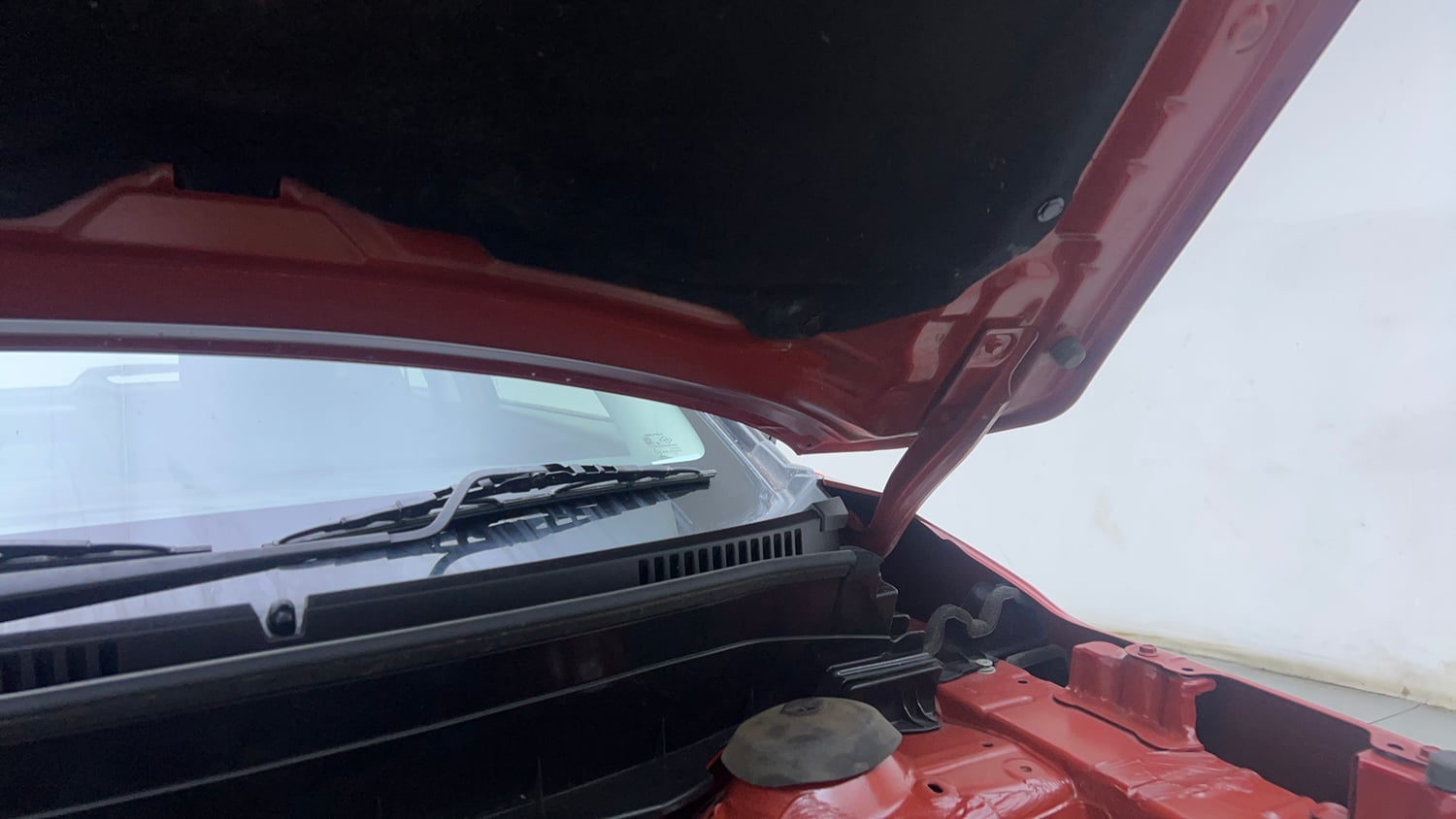 Used 2023 Maruti Suzuki Brezza Zxi Plus Dual Tone Petrol Manual engine ENGINE LEFT SIDE HINGE & APRON VIEW