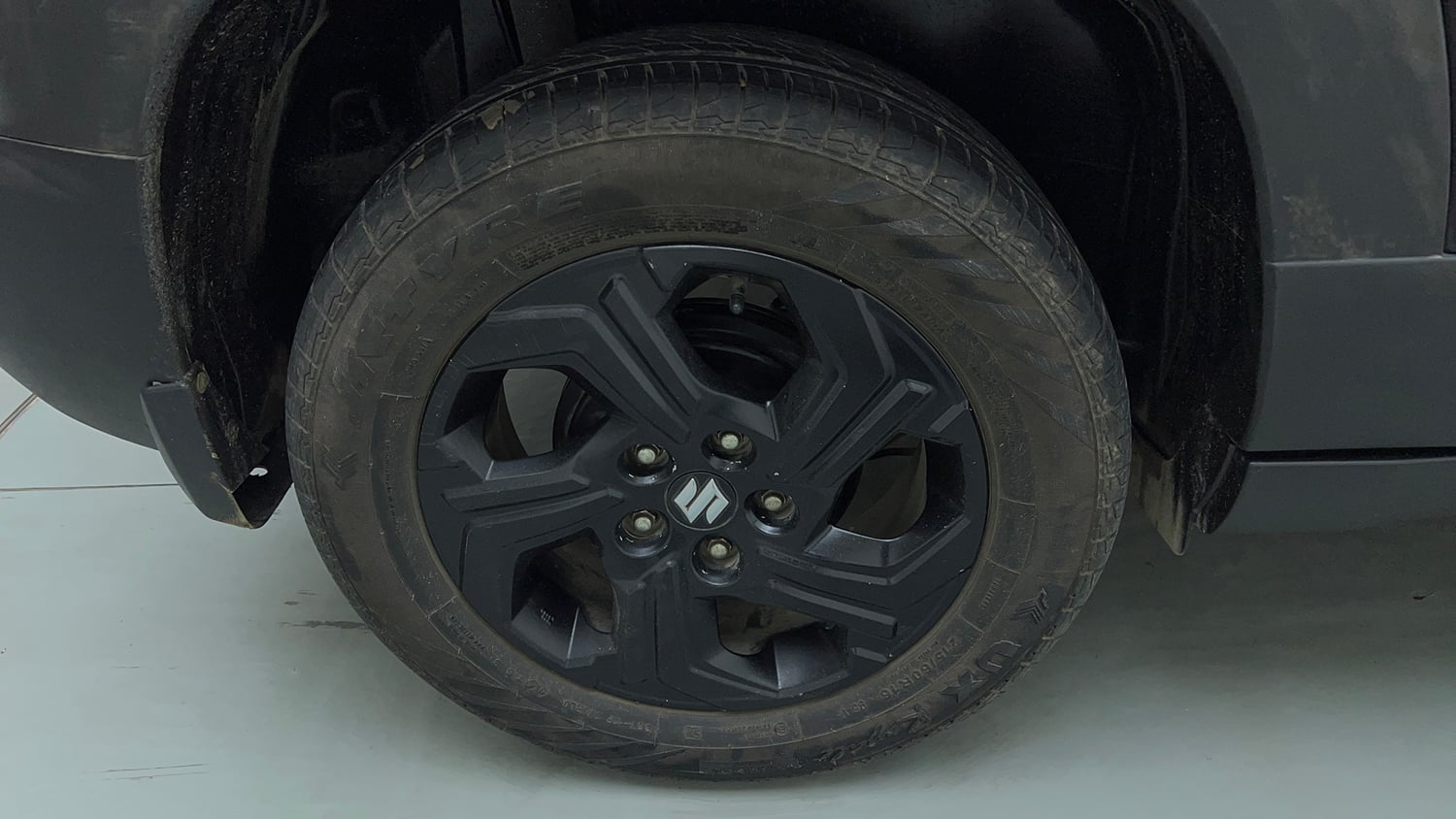 Used 2023 Maruti Suzuki Brezza ZXi AT Petrol Automatic tyres RIGHT REAR TYRE RIM VIEW